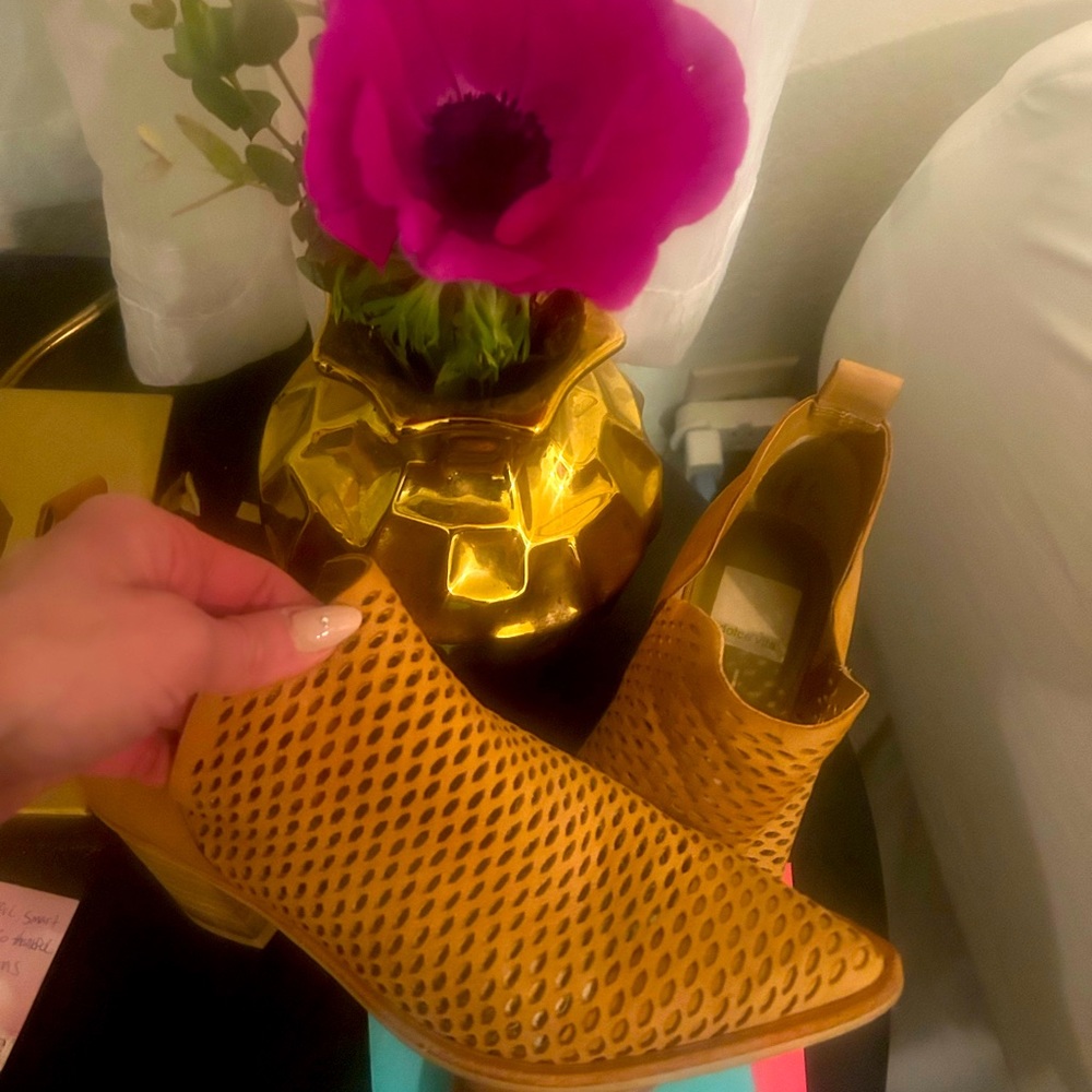 Dolce Vita shoes tan - perfect condition
